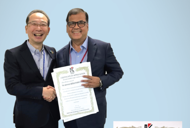 Mr. P. K. Naik, Managing Director, TRL Krosaki receiving the coveted Krosaki Harima Group Company Excellence Award from Mr. Kazuhiro Egawa, Representative Director, President, Krosaki Harima Corporation.