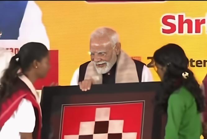Hon’ble Prime Minister Shri Narendra Modi felicitated Kamala Khujur, an apprentice from TRL Krosaki and an alumnus of ITI Jharsuguda