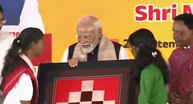 Hon’ble Prime Minister Shri Narendra Modi felicitated Kamala Khujur, an apprentice from TRL Krosaki and an alumnus of ITI Jharsuguda
